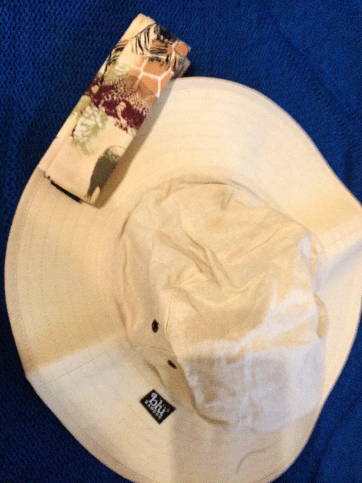 This hat by Blubandoo keep you cool and protected. 